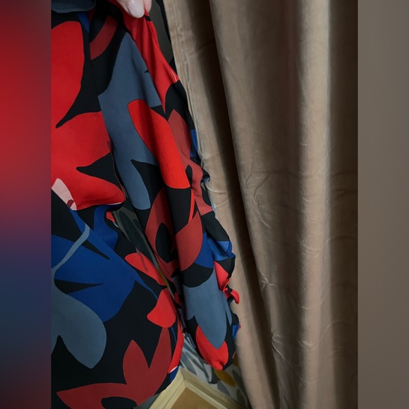 Cute work or party top! No wrinkle/perfect for travel. Ruffle detail on sleeve. - Picture 2 of 3